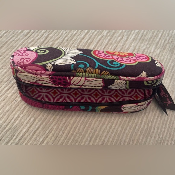 NWOT Vera Bradley Mod Floral Pink Brown
Really pretty quilted eye glass case - Picture 1 of 4